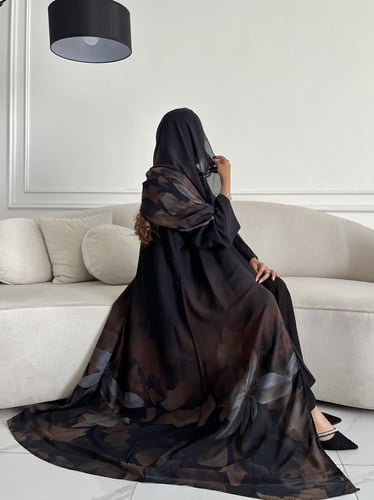 رقم العبايه 761 / القماش شيفون ناعم مع بطانه مع طر...