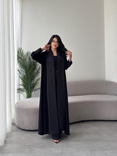 عبايه رقم 910 / القماش كريب المستقبل كوري / شك يدو...