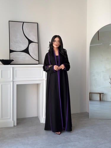 عبايه رقم 922 / القماش كريب ملكي / البقصه نص كلوش...