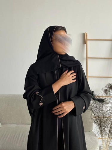 رقم العبايه 554 / القماش كريب المستقبل كوري / القص...