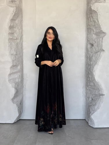 عبايه رقم 886 / القماش مخمل شتوي / القصه نص كلوش /...