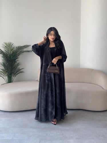 رقم العبايه 834 / القماش شيفون ناعم مع بطانه مع طر...