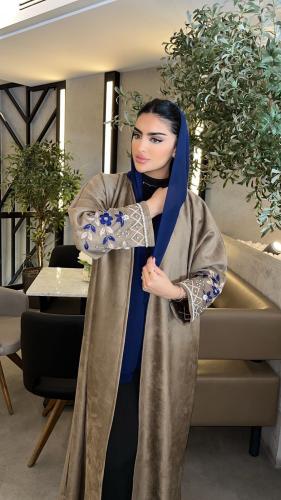 رقم العبايه 627 / القماش شموه / القصه نص كلوش / شك...