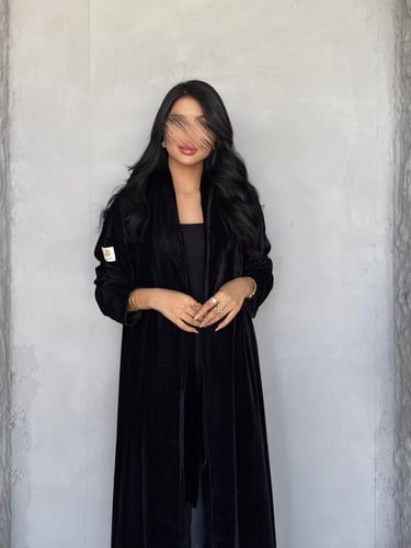 عبايه رقم 886 / القماش مخمل شتوي / القصه نص كلوش /...