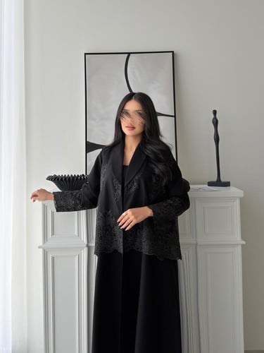 عبايه رقم 918 / القماش كريب المستقبل كوري مع دانتي...