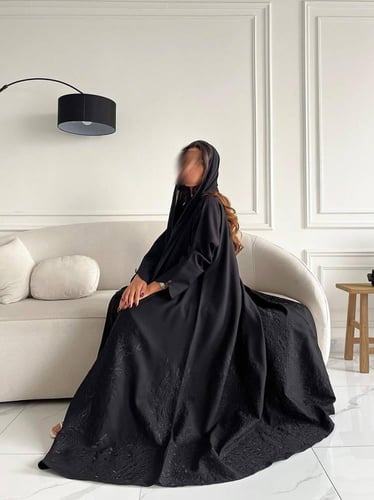 رقم العبايه 643 / القماش كريب ملكي / القصه نص كلوش...