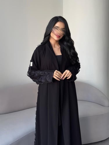 عبايه رقم 901 / القماش كريب المستقبل كوري / القصه...