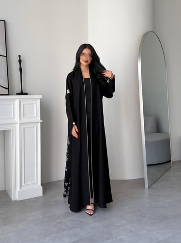 رقم العبايه 933 / القماش كريب المستقبل كوري / الفص...