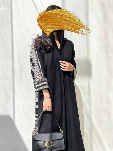 رقم العبايه 532 /القماش كريب لمار / التطريز كمبيوت...