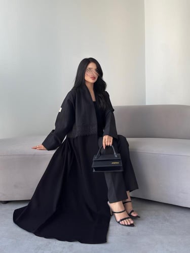 عبايه رقم 899 / القماش جاكار مع قماش كريب / القصه...