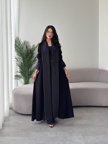 عبايه رقم 910 / القماش كريب المستقبل كوري / شك يدو...