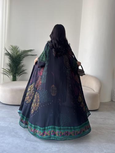 رقم العبايه 891 / القماش شيفون ناعم مع بطانه مع طر...