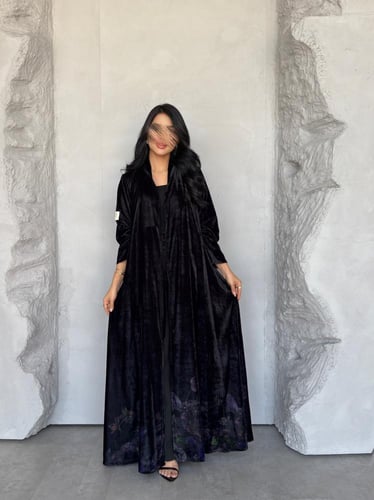 عبايه رقم 889 / القماش مخمل شتوي / القصه نص كلوش /...