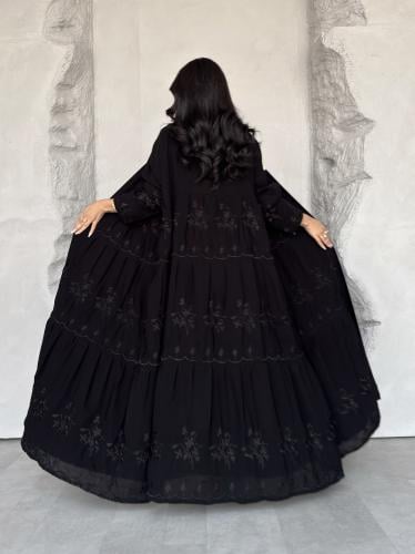 عبايه رقم 863 / القماش شيفون مبطن مع كريب / القصه...