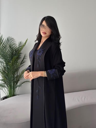 عبايه رقم 910 / القماش كريب المستقبل كوري / شك يدو...