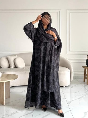 رقم العبايه 825 / القماش شيفون ناعم مع بطانه مع طر...