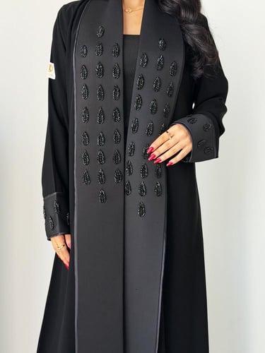 رقم العبايه 934 / القماش كريب المستقبل كوري / القص...