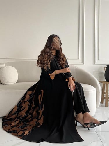 رقم العبايه 705 / القماش كريب المستقبل كوري / القص...