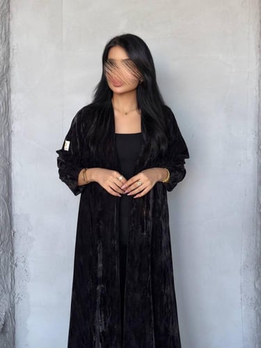 عبايه رقم 883 / القماش مخمل شتوي مبطن / القصه نص ك...