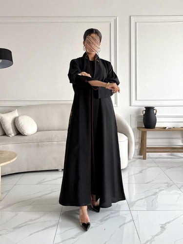 رقم العبايه 708 / القماش كريب المستقبل كوري / القص...