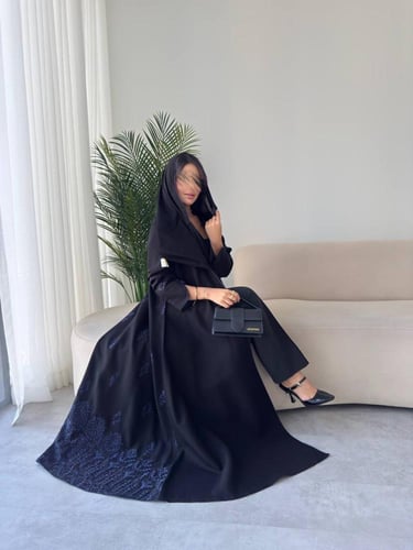 عبايه رقم 852 / القماش كريب المستقبل كوري / القصه...