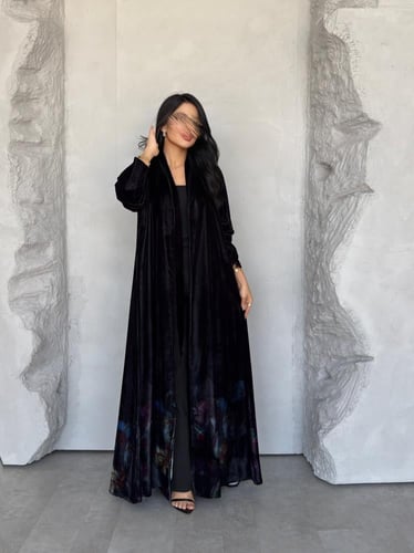 عبايه رقم 887 / القماش مخمل شتوي / القصه نص كلوش /...