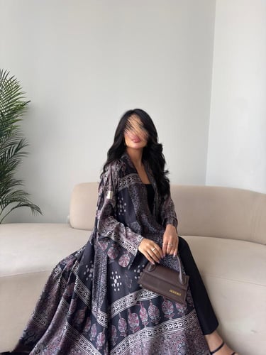 عبايه رقم 848 / القماش حرير / القصه نص كلوش