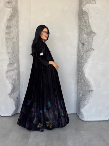 عبايه رقم 887 / القماش مخمل شتوي / القصه نص كلوش /...