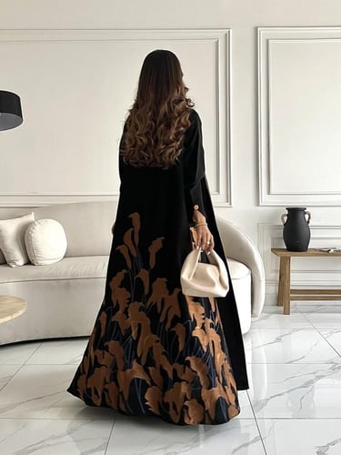 رقم العبايه 705 / القماش كريب المستقبل كوري / القص...