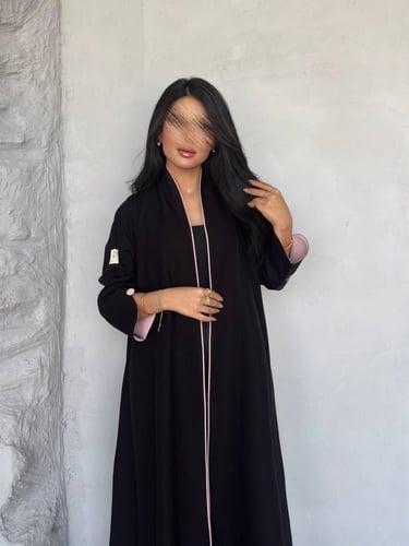 عبايه رقم 853 / القماش كريب المستقبل كوري / القصه...