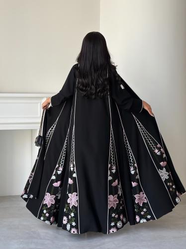 القماش كريب / القصه نص كلوش / التطريز كمبيوتر / رق...