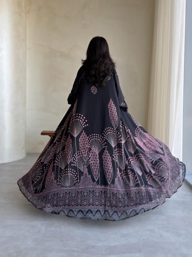 رقم العبايه 947 / القماش شيفون ناعم مع بطانه مع طر...