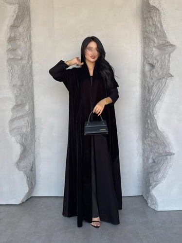 عبايه رقم 895 / القما ش مخمل مع كريب لمار / القصه...