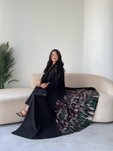 عبايه رقم 871 / القماش كريب المستقبل كوري /التطريز...