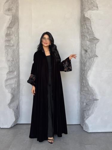 عبايه رقم 889 / القماش مخمل شتوي / القصه نص كلوش /...