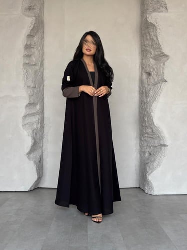 عبايه رقم 862/ القماش كريب ملكي مع تدخيله / القصه...