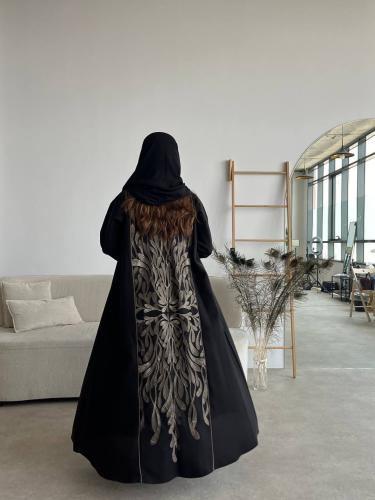 رقم العبايه 629 / القماش كريب المستقبل كوري / القص...