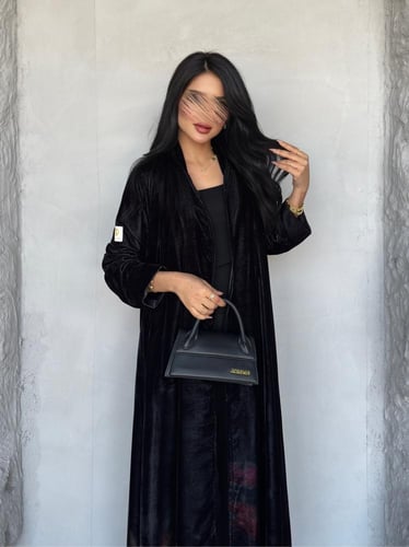 عبايه رقم 893 / القماش مخمل شتوي / القصه نص كلوش م...