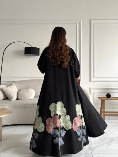 رقم العبايه 636 / القماش كريب المستقبل كوري / القص...