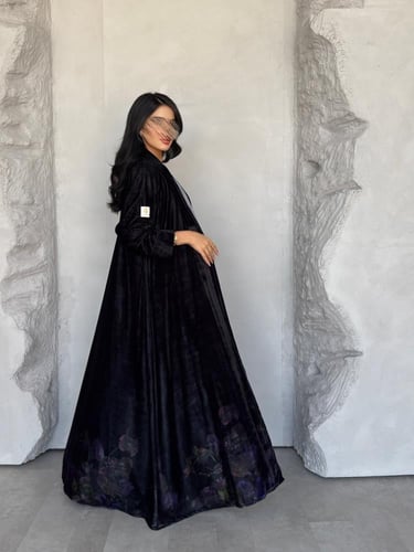 عبايه رقم 889 / القماش مخمل شتوي / القصه نص كلوش /...