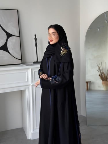 عبايه رقم 924 / القماش كريب المستقبل كوري / البقصه...