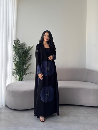 عبايه رقم 904 / القماش كريب كوبرا صيفي / القصه نص...