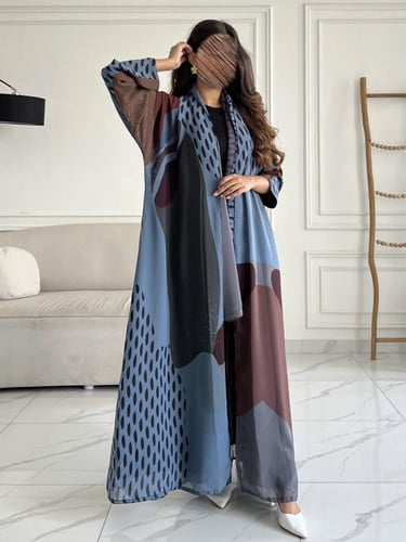 رقم العبايه 796 / القماش شيفون ناعم مع بطانه مع طر...