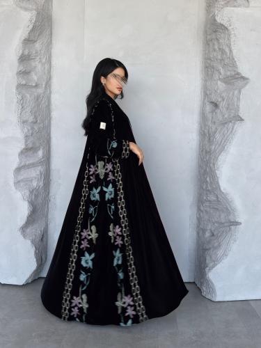 عبايه رقم 879 / القماش مخمل شتوي / القصه نص كلوش /...