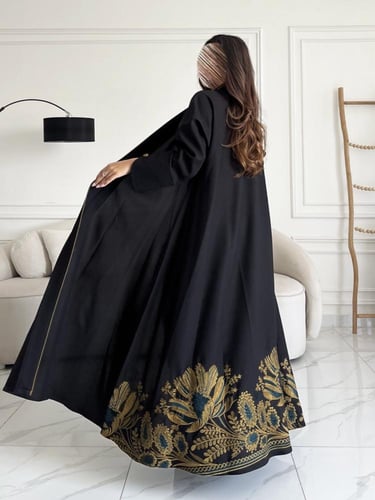 عبايه رقم 809 / القماش كريب المستقبل كوري / القصه...