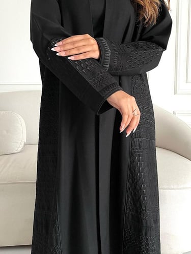 رقم العبايه 728 / القماش كريب المستقبل كوري / القص...