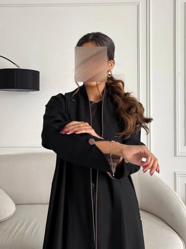 رقم العبايه 643 / القماش كريب المستقبل كوري / القص...