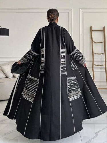 رقم العبايه 807 / القماش كريب المستقبل كوري / القص...