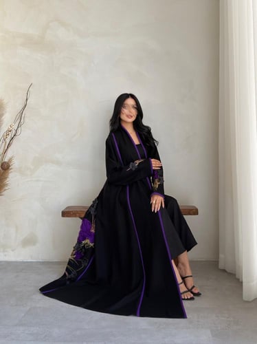 عبايه رقم 922 / القماش كريب ملكي / البقصه نص كلوش...