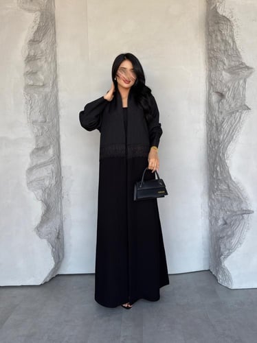 عبايه رقم 899 / القماش جاكار مع قماش كريب / القصه...